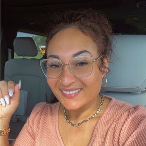 Meet your Posher, Courtney